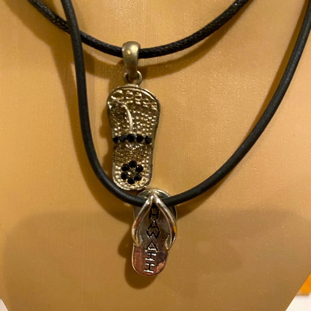 Pair of Hawaii slipper necklace